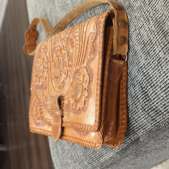 Gaitan Vintage Tooled Leather Purse - Picture 5 of 16